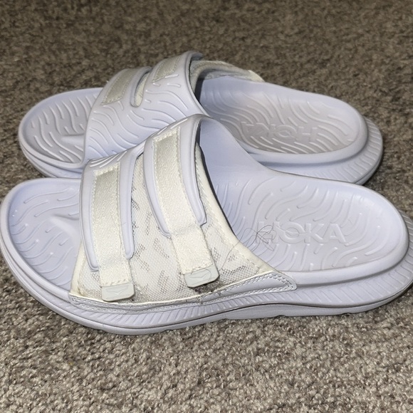 Hoka Ora Luxe Slip on Sandals - Size 8 - Picture 3 of 5